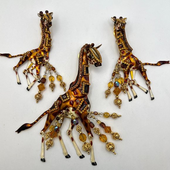 Lunch at the Ritz Neck and Neck Giraffe Brooch and CLIP Earrings Set - Picture 1 of 9